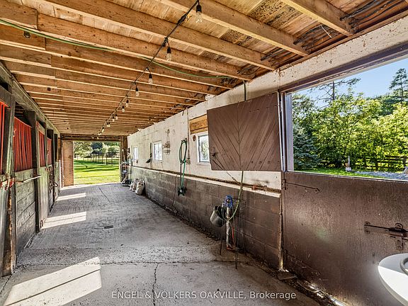 5th image of 4143 Vivian Rd