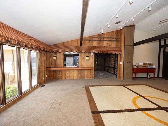 3rd image of 525 Clyde Dr