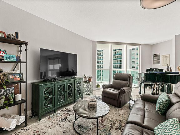 4th image of 241 Riverside Dr Unit 2209