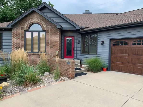 1309 Pinehurst Cir, Lawrence, KS 66049