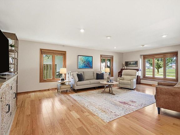 5th image of 1127 Tenny AVENUE