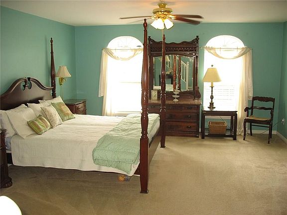 3rd image of 750 Squire Ln