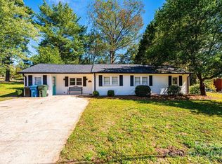 1378 8th St NW, Hickory, NC 28601