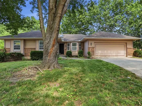 1736 SE Silkwood Ct, Lees Summit, MO 64063