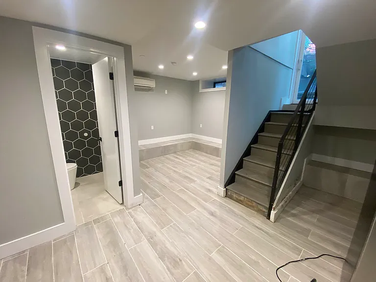 254 Melrose St #1R — Photo 12