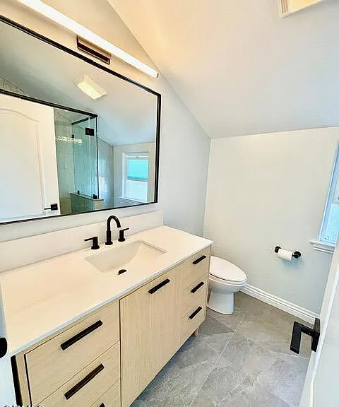 108 Los Feliz St — Photo 31