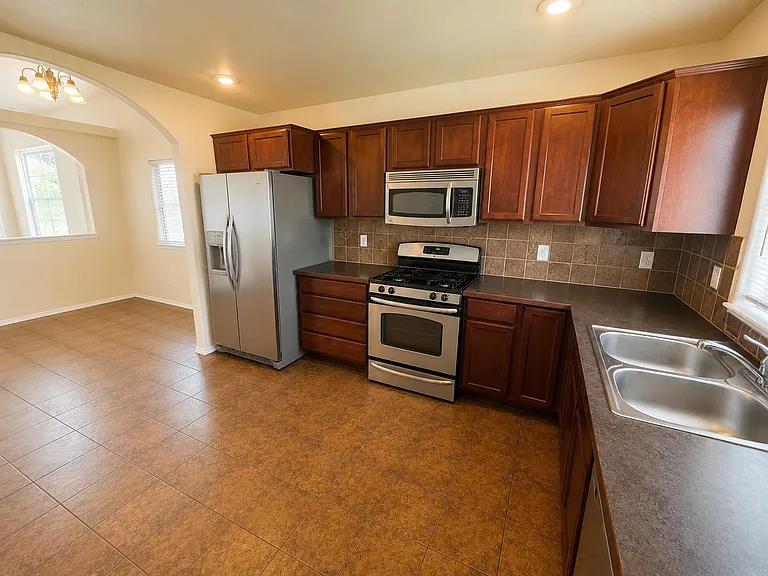 1703 W Tree Ln — Photo 8
