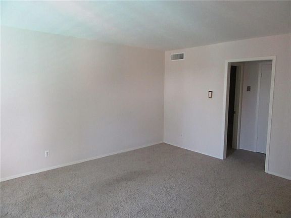 4th image of 4200 Newton Ave APT 211