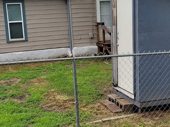 5th image of 639 N Bell Ave APT A