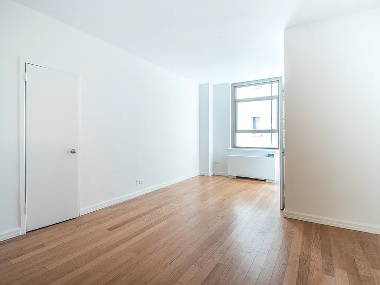 4 Park Ave #12M — Photo 6