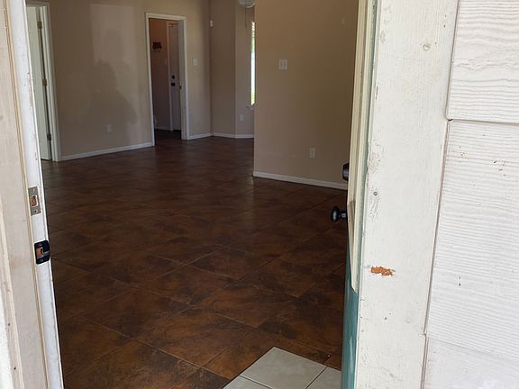 4th image of 550 Live Oak Dr