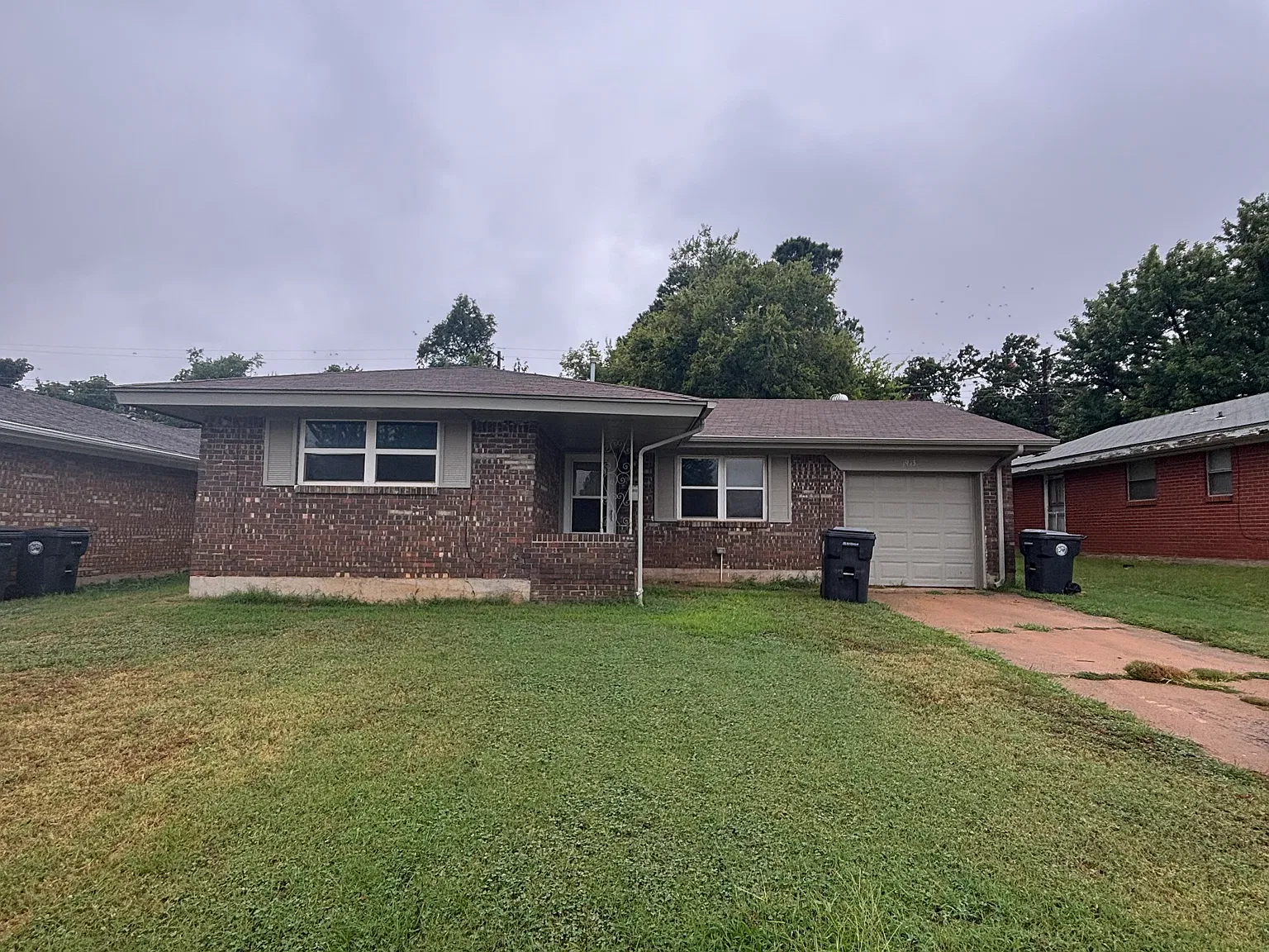 3 bed, 1.5 bath, 1050 sqft, $950 — Photo 1