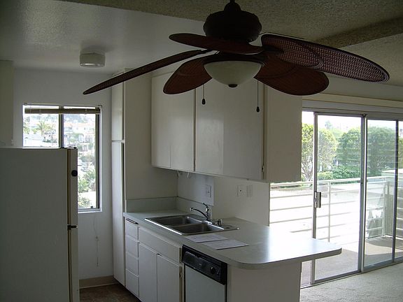 Kitchen & Dining Area Tropical Ceiling Fan &Breakfast Counte