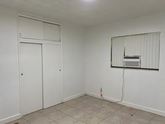 2210 N 57th Ave — Photo 29