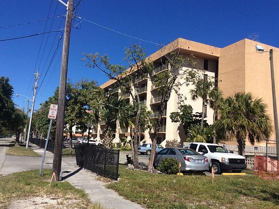 4th image of 16751 NE 9th Ave APT 411