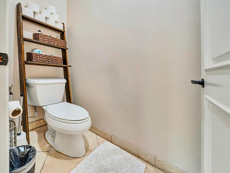 4820 Valjean Ave — Photo 29