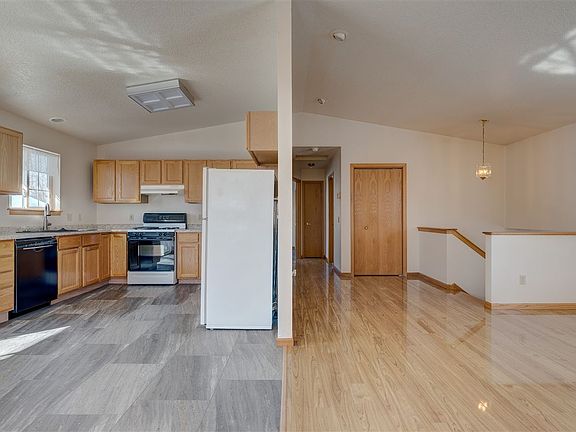 3rd image of 1505 Becky Ct