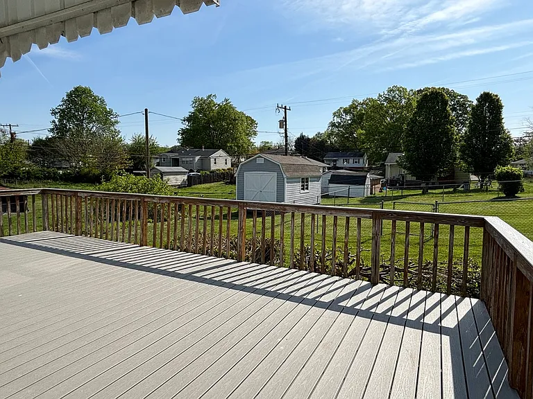 1310 Maple St — Photo 12