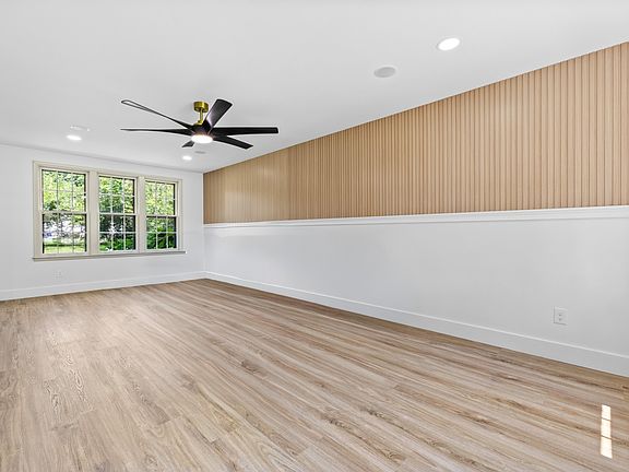 3rd image of 714 Harding Pl