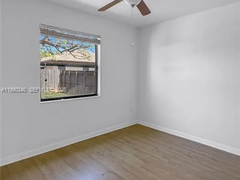 709 SE 35th Ave #0 — Photo 12