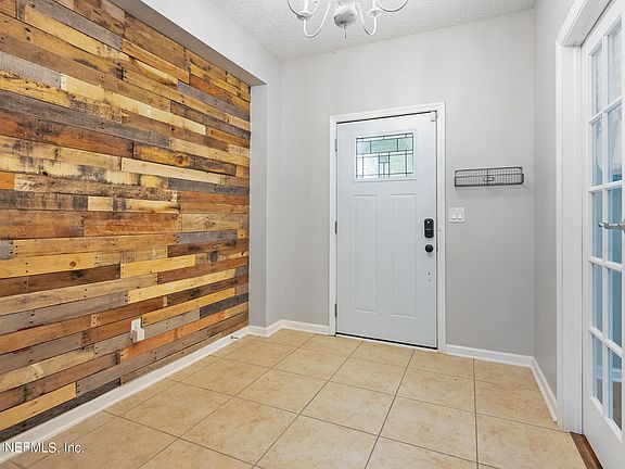 4th image of 525 SOUTHWOOD Way