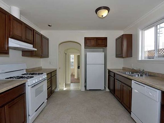 5th image of 1028 Vine St