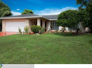 5702 S Bayberry Ln, Fort Lauderdale, FL 33319
