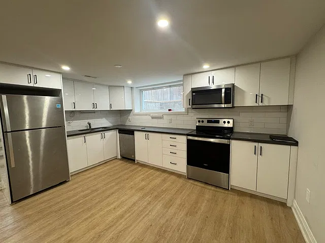 49 Edinburgh Road Kitchener — Photo 2