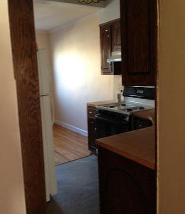 2nd image of 911 71st St