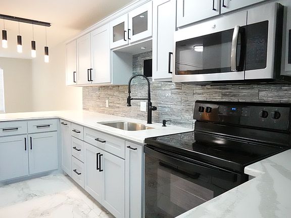 2nd image of 2714 Vienna Pl #2714