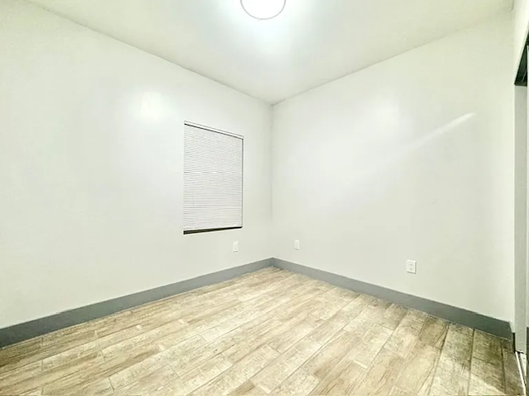 845 NW 12th St — Photo 5