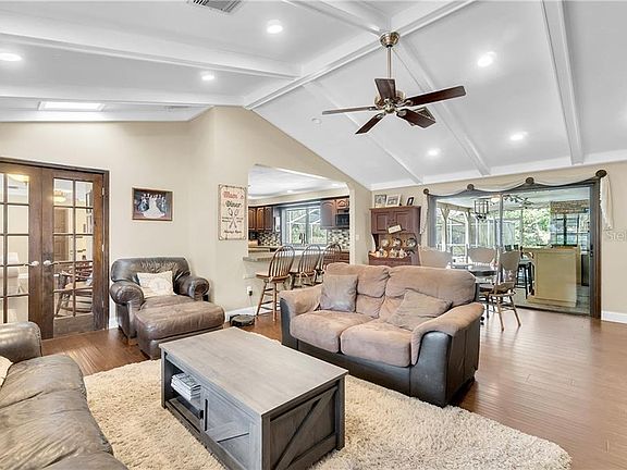 4th image of 600 Meadow Ln