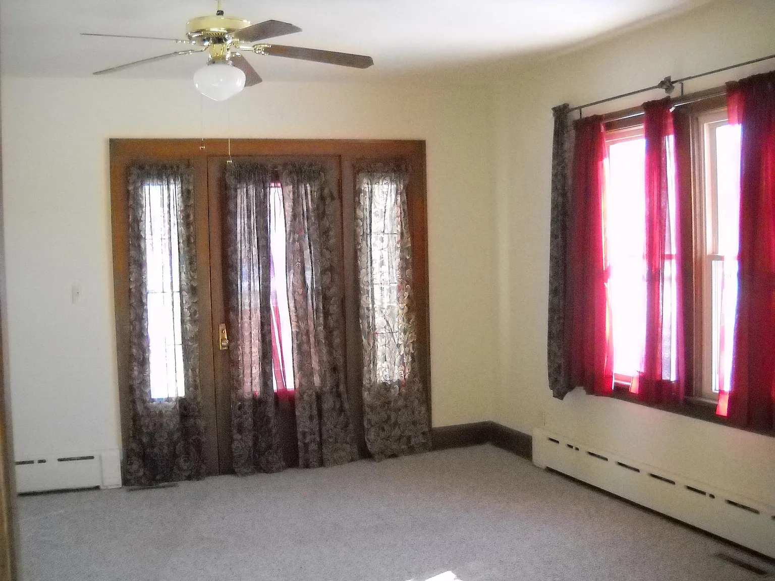 3 bed, 1280 sqft, $1,300 — Photo 4