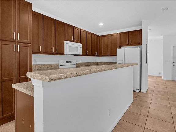 3rd image of 5940 Woodlands Boulevard #5940