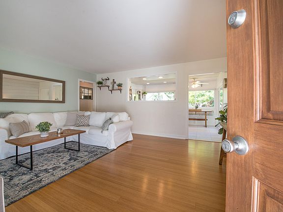 3rd image of 871 Kenmore Cir