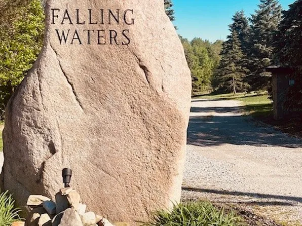 5040 River Rd, Madison, OH 44057