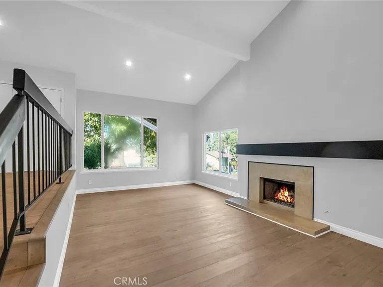 4642 Poe Ave — Photo 6