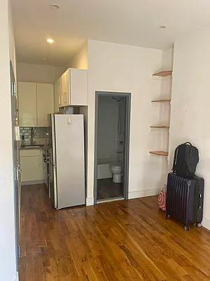 Rented by Delmark Realty LLC | media 19