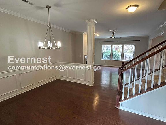 5th image of 210 Princess Pl