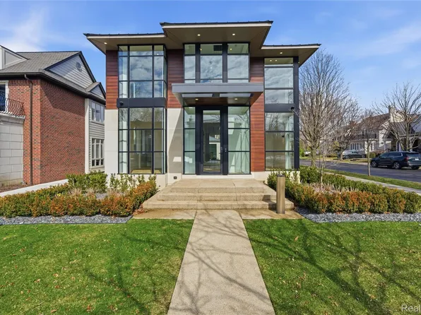 512 Wallace St, Birmingham, MI 48009