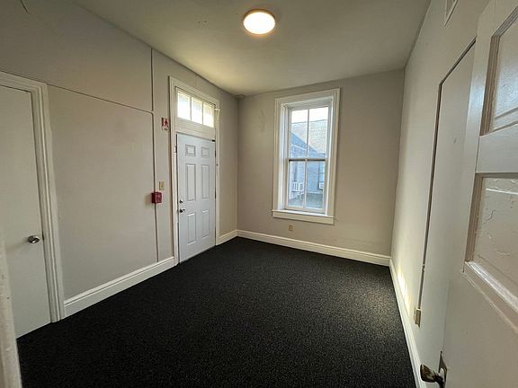 5th image of 146 Lincoln Way W APT 3