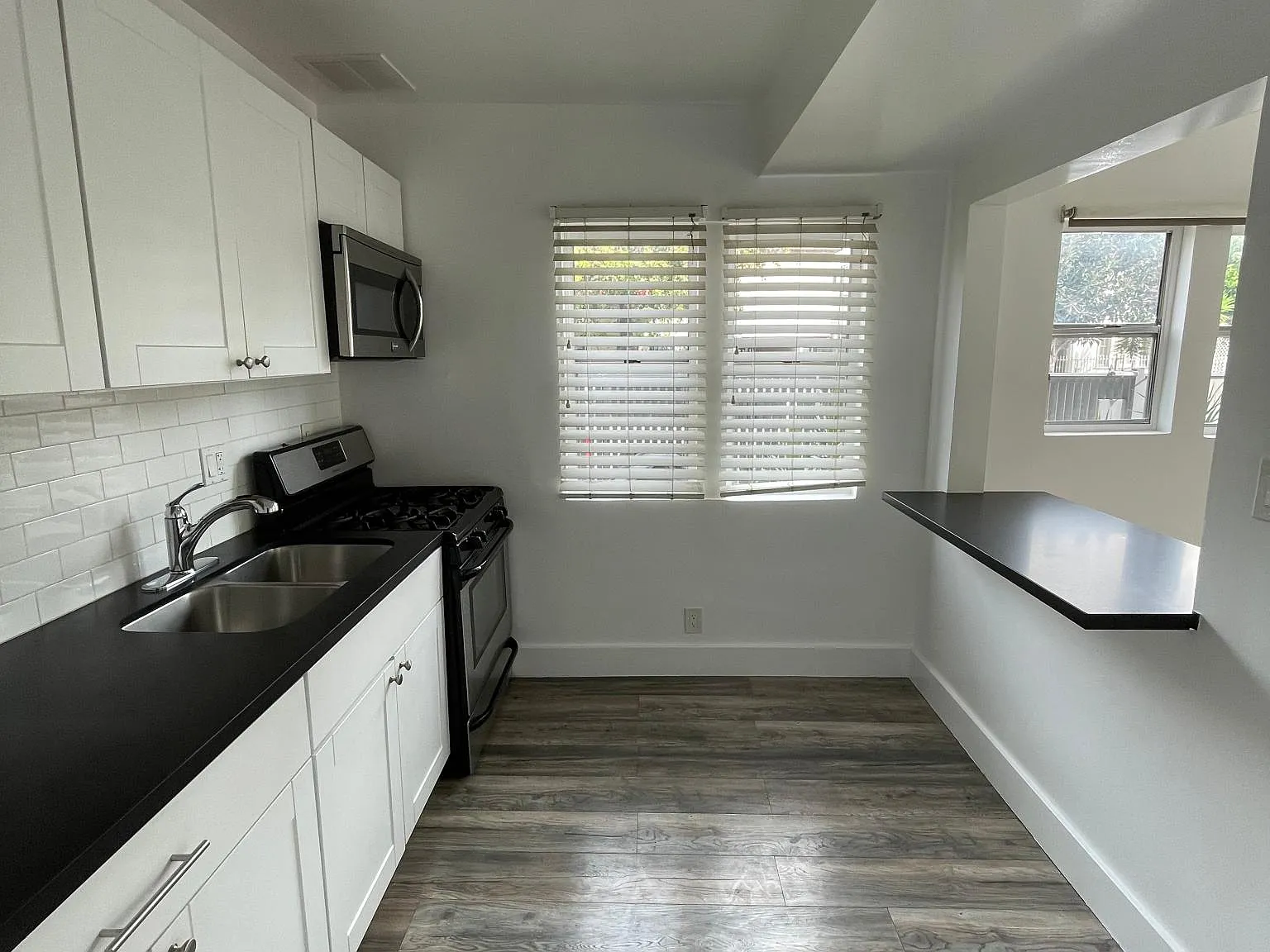 1213 Gordon St — Photo 3