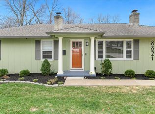 8821 W 70th St, Merriam, KS 66204