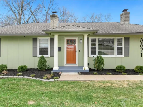 8821 W 70th St, Merriam, KS 66204