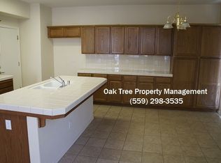 624 W Edinburgh Ln, Clovis, CA