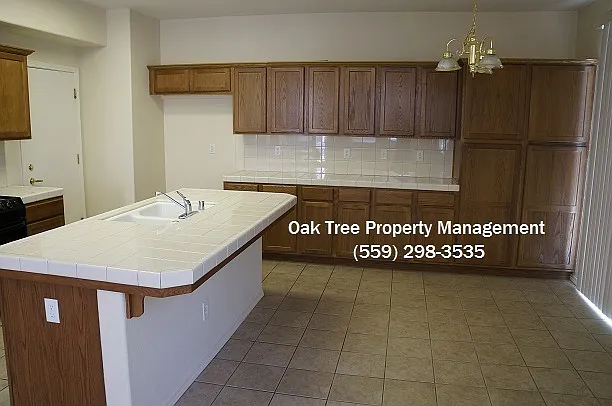 624 W Edinburgh Ln photo 1