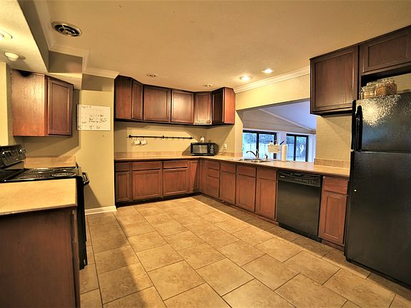 4th image of 708 E Rich Ave