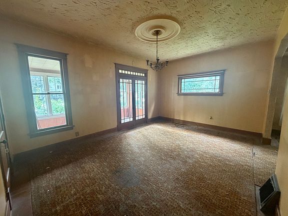 2nd image of 105 N Center St