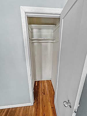 4th image of 207 E 15th St #4J