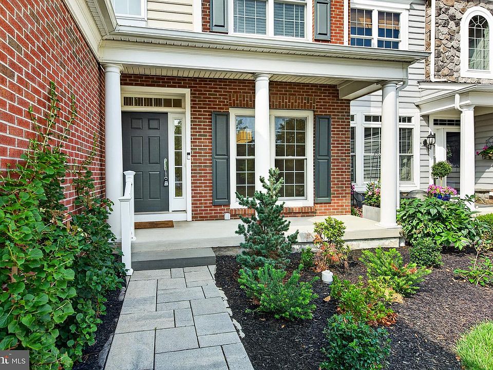 1st image of 327 S Caldwell Cir